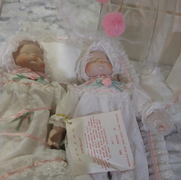 Megan and Melony twin porcelain doll set vintage - Picture 8 of 17